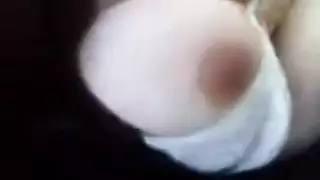 فتاة تونسية تأخذ قضيبًا كبيرًا