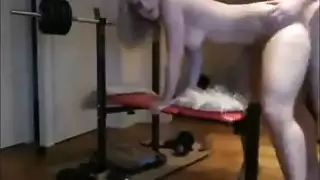 قفل شفاه سحاقي في الحمام يتحول إلى مقص