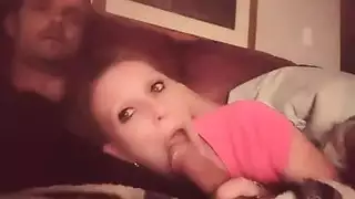 قضيبان شابان ونمرة واحدة خبيرة: جلسة تدريب إباحية