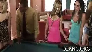 عاهرات مراهقات دوليات في فعل جنسي صريح