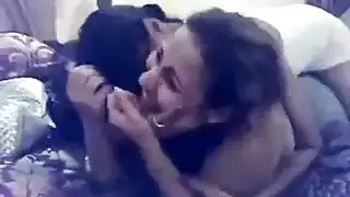 مصريات عاهرات في سكس سحاق صريح ومقدمة حماسية