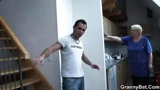 يغتصب جدته بالعنف