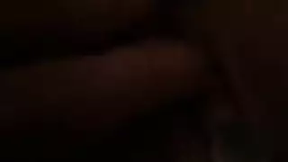 مومس المكتب تأخذ قضيبًا صلبًا على مكتبها