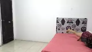 سكس امرأة تضرب رجل في زبرو وهو يتألم