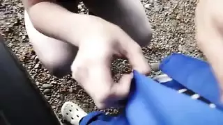 صديقة ممتلئة مباشرة على الكاميرا: جماع مكثف وذروة