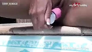 سمراء شقراء تمص قضيبًا أسود ضخمًا قبل أن تحصل على إيلاج شرجي عنيف