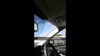 جنس شرجي شيميل وتدليك الثدي: أحر عارضات متحولات في حركة صريحة