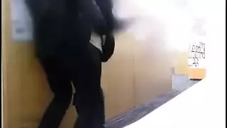 فرج اليابانية المثير المليء بالسائل يُملأ بقضيب إباحي قاس