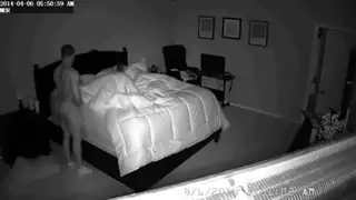 مسمار صغير يلعب مع قضيبه ونائبته ، ثم يطلق النار على حمولته