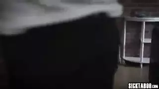 دكتورة والدكتور مع الممرضة