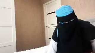 إباحية صريحة: فتاة محجبة يتم لعق فرجها من قبل سحاقية مغربية