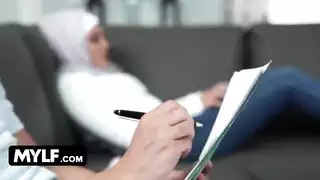 سر شرجي لزوجة عربية مع خبير علاقات غني