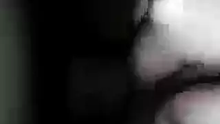 ثالوث مراهقين يأخذ عدة أعضاء ذكورية في جنس جماعي صريح