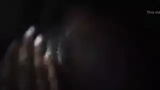 كانت الأبنوس وقحة مع كس مشعر كان يرتدي لاسي، الزي الحريري أثناء وجود جنس خشن في حلبة الرقص