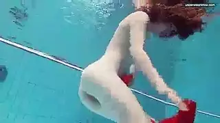 مشهد سحاقي ثلاثي xxx: إصبع، ألعاب، وهزات متعددة