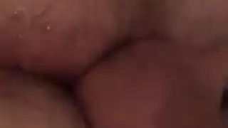 جمال أسمر مقنع يُدمر مهبلها الضيق