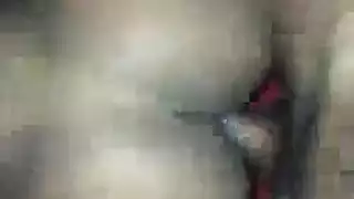 فرخة هاوية نحيفة تحصل على قضيب صلب يملأ فمها وفتحة نكاحها