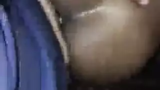 مهمة الفتاة السمراء اليومية: إغواء وسيم المكتب الأبيض