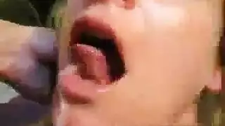 الفاجرة المراهقة تريد القضيب الصلب لأبيها