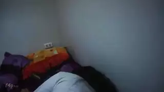 الجنس الشرجي الصعب والبري مع رفع الساقين استأجرت ابنة الزوجة وزوج الأم مكانًا سريًا حتى يتمكنوا من ممارسة الجنس دون ندم