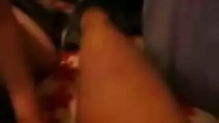 زوجه تمص لصديقتها وزوجها ينيكها