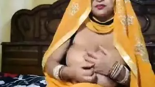أشلي تصرخ في نشوة بينما يحبسها عشيقها المتوحش بقوة