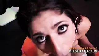 فعل فموي صريح: نيكي مارفيل تبتلع سائل صديقها