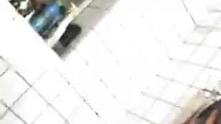 الراقص يكشف عضوه قبل ممارسة جنس عنيف