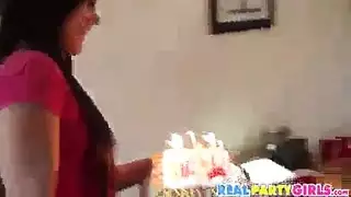 دمية حفل ربط الحذاء