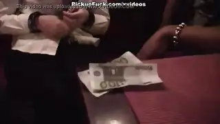 إيجار الحمام: 1000 يورو لجلسة بورنو صريح