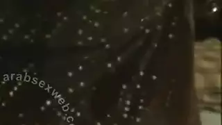 سكس عربي صريح: جلسة على السرير مع فتاة تونسية مشاغبة